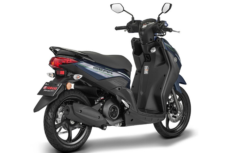 Yamaha Ego Gear nâng cấp đem đến sự tiện nghi cho người tiêu dùng bằng cổng sạc tẩu thuốc kèm theo hộc để đồ. Có thể chứa đựng được các thiết bị điện tử như điện thoại di động trong quá trình sạc năng lượng.