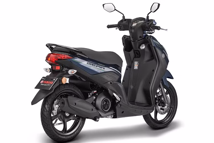 Yamaha Ego Gear nâng cấp đem đến sự tiện nghi cho người tiêu dùng bằng cổng sạc tẩu thuốc kèm theo hộc để đồ. Có thể chứa đựng được các thiết bị điện tử như điện thoại di động trong quá trình sạc năng lượng.