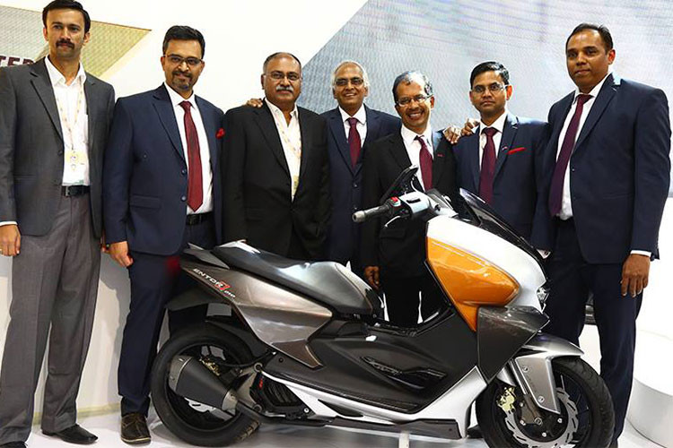 Hãng sản xuất xe TVS Motor Company tại Ấn Độ mới đây đã thông báo về việc chuẩn bị cho ra mắt mẫu xe ga TVS Entorq 210 hoàn toàn mới. Mẫu xe này được dựa trên phiên bản TVS Entorq 210 Concept lần đầu tiên ra mắt tại Triển lãm Auto Expo 2018 tại Ấn Độ hồi đầu năm.