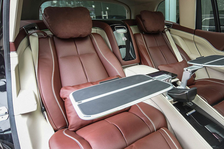 Dòng xe Mercedes-Maybach GLS 600 sở hữu động cơ xăng V8, tăng áp kép, dung tích 4.0 lít, sản sinh ra công suất tối đa 558 mã lực tại và mô-men xoắn cực đại 730 Nm, ngoài ra, mẫu SUV siêu sang này còn có hệ thống mild hybrid EQ Boost 48 V, giúp xe có thêm 22 mã lực và 250 Nm.