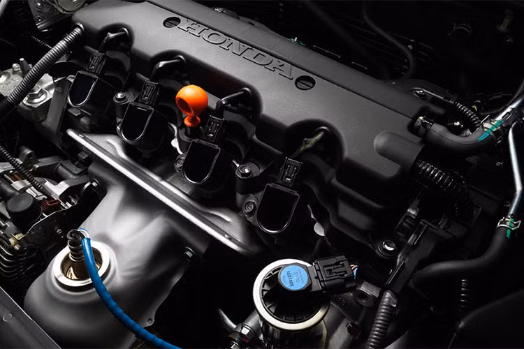 Nhiều khả năng động cơ của Honda HR-V 2019 nâng cấp không có gì thay đổi. Phiên bản tại thị trường Mỹ sử dụng động cơ 4 xi-lanh, dung tích 1,8 lít, sản sinh công suất tối đa 141 mã lực và mô-men xoắn cực đại 172 Nm. Động cơ kết hợp với hộp số biến thiên vô cấp CT và hệ dẫn động cầu trước hoặc 4 bánh toàn thời gian.