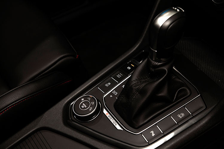 Trang bị an toàn tiêu chuẩn của Tiguan Allspace bao gồm; hệ thống chống bó cứng phanh ABS, hỗ trợ lực phanh khẩn cấp BA, chống trược khi tăng tốc ASR, ổn định thân xe điện tử ESC, phanh đỗ chống trôi xe Auto-Hold, ECO start/stop tái tạo năng lượng phanh, hệ thống kết nối ghế an toàn cho trẻ em ISOFIX, cảnh báo suất lốp...