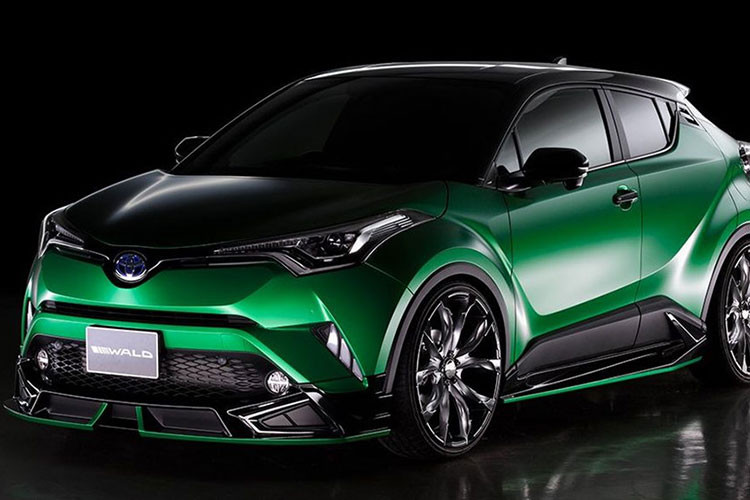 Với phong cách thiết kế thể thao, mẫu crossover cỡ nhỏ Toyota C-HR phù hợp với những gói độ ngoại thất. Mới đây, hãng độ xe Nhật Bản Wald International đã tạo bản độ Coupe High Rider cho riêng chiếc xe Toyota C-HR mới nhằm giúp nó tăng thẩm mỹ và kiểu cách hầm hố hơn.