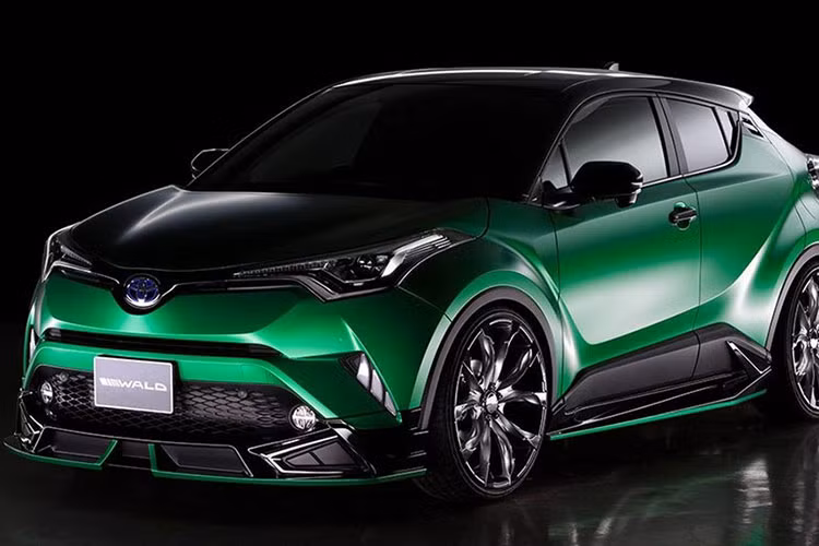 Với phong cách thiết kế thể thao, mẫu crossover cỡ nhỏ Toyota C-HR phù hợp với những gói độ ngoại thất. Mới đây, hãng độ xe Nhật Bản Wald International đã tạo bản độ Coupe High Rider cho riêng chiếc xe Toyota C-HR mới nhằm giúp nó tăng thẩm mỹ và kiểu cách hầm hố hơn.