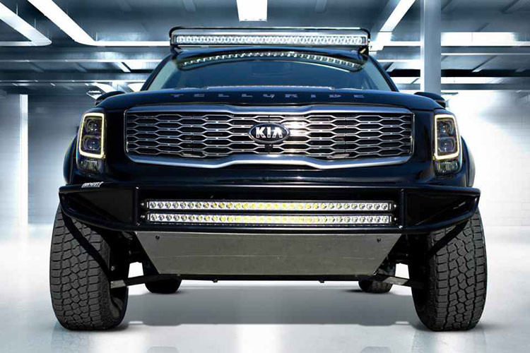 Theo dự kiến, phải tới triển lãm Detroit vào đầu năm 2019 Kia mới chính thức ra mắt Telluride bản thương mại, trước khi bán chiếc xe vào nửa đầu năm. Tuy nhiên, với những bản xế độ Kia hàng khủng này, nó phần nào giúp người yêu dòng xe Kia có cái nhìn rõ nét hơn về mẫu xe mới của hãng trước thềm ra mắt.