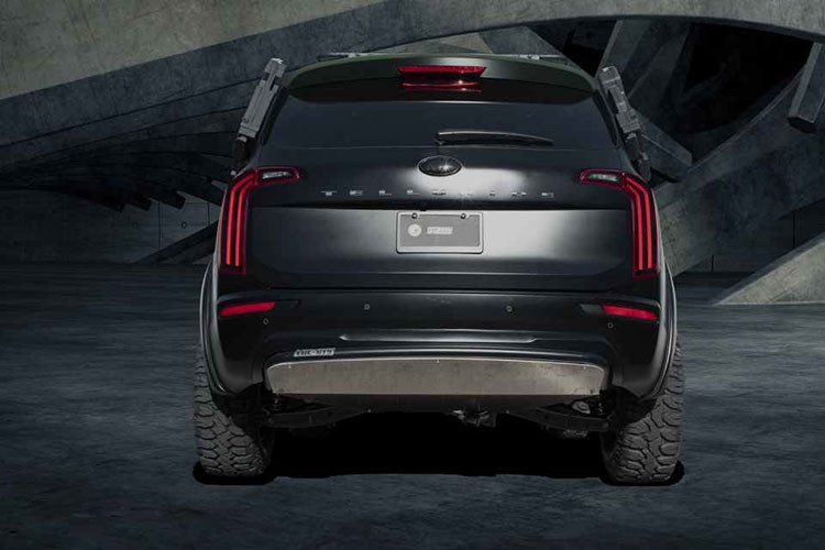 Telluride sẽ được lắp ráp tại nhà máy Kia Motors Manufacturing (Georgia, Mỹ) và dự kiến có mặt tại các đại lý vào đầu năm tới. Là mẫu SUV đầu bảng của hãng xe Hàn Quốc, Telluride xác định những đối thủ cạnh tranh chính của mình là Ford Explorer, Volkswagen Atlas, Chevrolet Traverse hay Subaru Ascent.