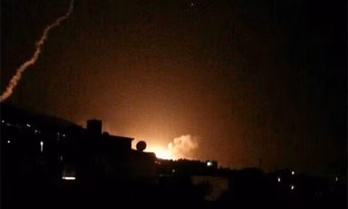 Mạng xã hội lan truyền nhiều hình ảnh, video về vụ tấn công này. Tuy nhiên, chúng đều là ngụy tạo hoặc nhầm lẫn.