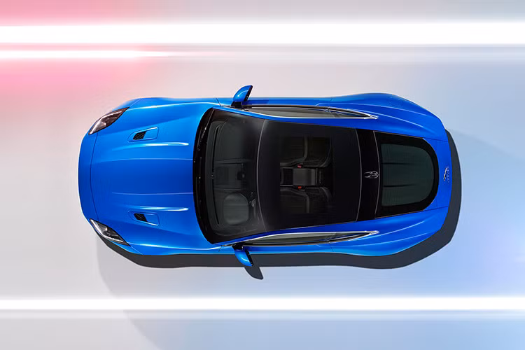 Xe được trang bộ mâm 20 inch, 5 chấu kép màu xám satin đi kèm bộ lốp 255 / 35R20 phía trước và 295 / 30R20 phía sau.