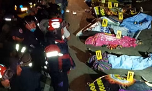 Xe tai tong thang vao dam dong xem tai nan o Guatemala, 32 nguoi chet