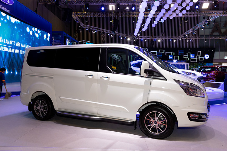 Sự hiện diện của hai dòng xe: Ford Tourneo và Escape hoàn toàn mới được đánh giá là sự bổ sung hoàn hảo cho khoảng trống trong từng phân khúc SUV và thương mại của Ford, tăng thêm lựa chọn hợp lý cho người tiêu dùng. Điều đó cũng chứng tỏ những nỗ lực của Ford Việt Nam trong việc luôn lắng nghe khách hàng, tiên phong đưa các công nghệ thông minh và an toàn nhằm đáp ứng nhu cầu đa dạng của người tiêu dùng Việt.