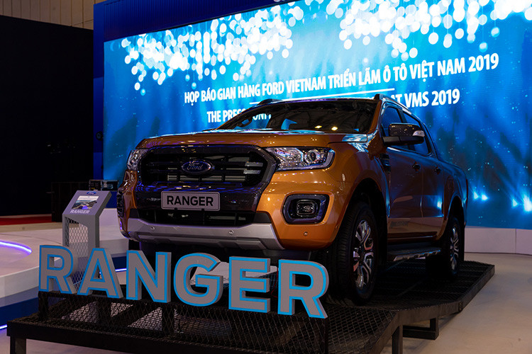 Tuy không có mặt tại triển lãm VMS 2019, nhưng Transit cũng đã góp phần đáng kể vào doanh số ấn tượng của dòng sản phẩm thương mại Ford, với 3.798 xe được bán ra trong 9 tháng đầu năm nay. Bên cạnh đó, mẫu SUV cỡ nhỏ đô thị Ford EcoSport linh hoạt, phù hợp cho các gia đình nhỏ và cá nhân trong đô thị. EcoSport đóng góp hơn 3.000 xe vào doanh số 3 quý của Ford năm 2019.