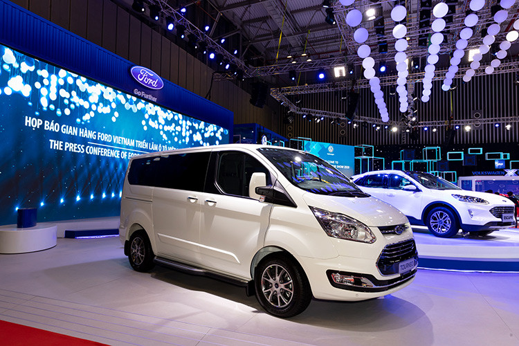 Đánh dấu năm thứ 15 góp mặt tại triển lãm Ô tô Việt Nam - Vietnam Motor Show 2019, Ford Việt Nam trưng bày một phổ sản phẩm phong phú, đa dạng các dòng xe SUV và Thương mại. Bên cạnh các dòng xe luôn dẫn đầu phân khúc như Ford Ranger, Raptor và Explorer, thì cả hai lĩnh vực xe thương mại và SUV của Ford đều có sự góp mặt của những gương mặt mới: chiếc MPV 7 chỗ Ford Tourneo vừa ra mắt thị trường và phiên bản concept của Ford Escape hoàn toàn mới.