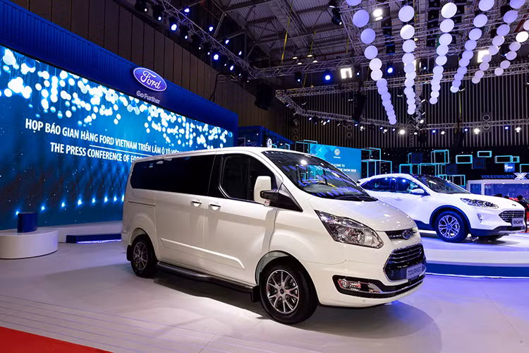 Đánh dấu năm thứ 15 góp mặt tại triển lãm Ô tô Việt Nam - Vietnam Motor Show 2019, Ford Việt Nam trưng bày một phổ sản phẩm phong phú, đa dạng các dòng xe SUV và Thương mại. Bên cạnh các dòng xe luôn dẫn đầu phân khúc như Ford Ranger, Raptor và Explorer, thì cả hai lĩnh vực xe thương mại và SUV của Ford đều có sự góp mặt của những gương mặt mới: chiếc MPV 7 chỗ Ford Tourneo vừa ra mắt thị trường và phiên bản concept của Ford Escape hoàn toàn mới.