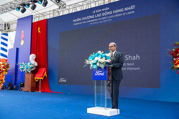 Ford Viet Nam don nhan Huan chuong Lao dong hang Nhat-Hinh-3