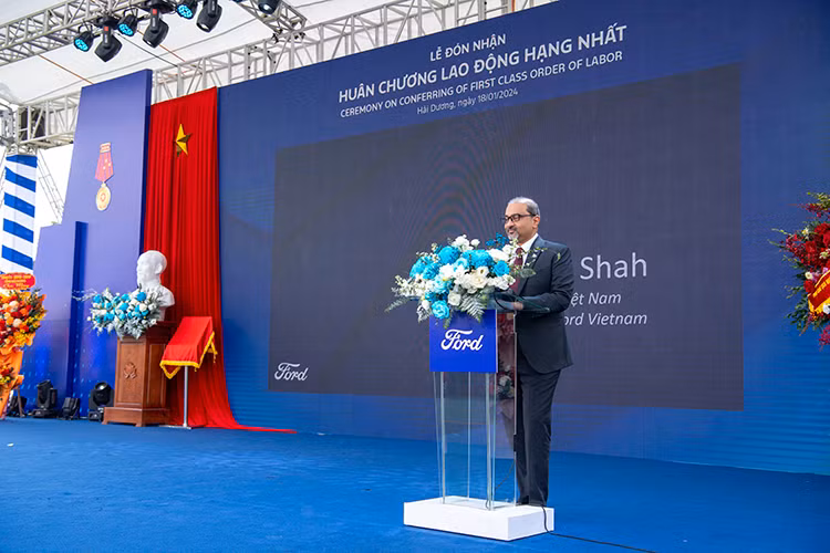 Ford Viet Nam don nhan Huan chuong Lao dong hang Nhat-Hinh-3