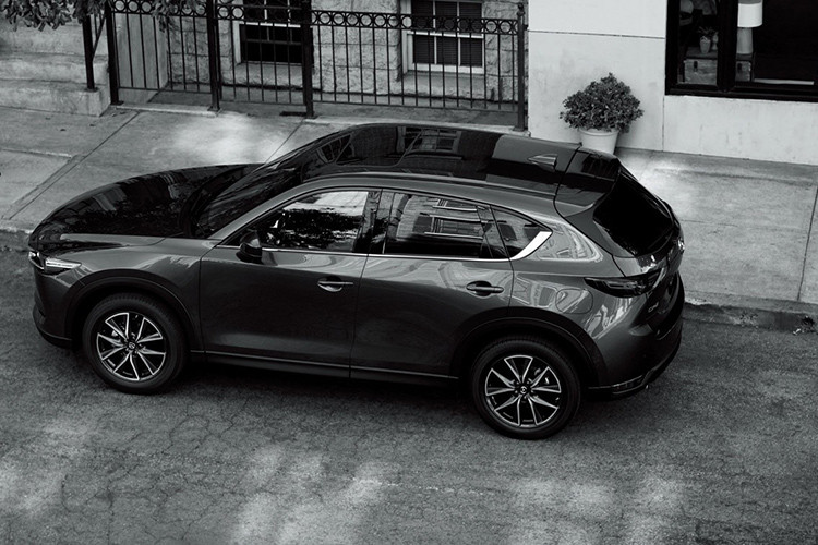 Mazda cho biết hãng đã làm việc chặt chẽ với tất cả các cơ quan liên bang và tiểu bang để đảm bảo rằng động cơ Skyactiv-D trên CX-5 đáp ứng được các tiêu chuẩn khí thải cần thiết và các quy định môi trường ở Mỹ.