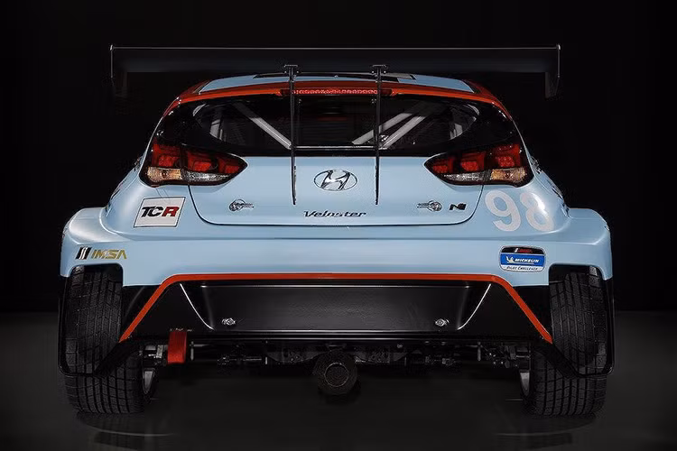 Tại Mỹ, Hyundai sẽ bán ra mẫu Hyundai Veloster N TCR dành cho các đội đua thông qua nhà phân phối chính thức là Bryan Herta Autosport.