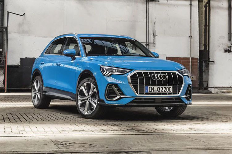 Audi Q3 2019 dài hơn thế hệ cũ đến 965 mm, và có chiều dài trục cơ sở lớn hơn 76 mm. Điều này giúp cho hàng ghế sau của xe được nới rộng, tạo sự thoải mái cho hành khách. Nó cũng đồng thời tăng sức chứa khoang hành lý lên 674 lít và lên 1.526 lít khi gập ghế (so sánh với đối thủ BMW X1 có sức chứa 505 lít và 1,.550 lít).