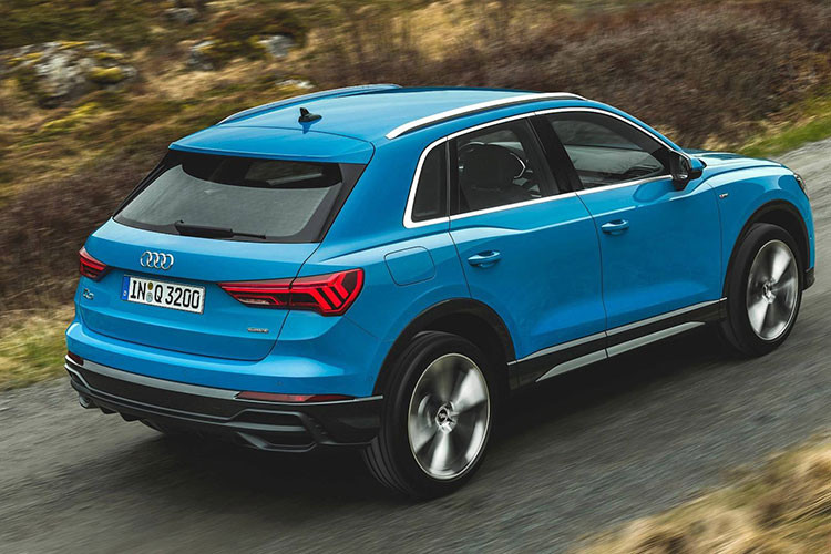 Tại thị trường Mỹ, Audi Q3 thế hệ thứ hai sẽ được phân phối với duy nhất động cơ tăng áp kép 2.0 lít 4 xi-lanh, kết hợp cùng hộp số tự động 8 cấp và hệ dẫn động bốn bánh toàn thời gian Quattro theo tiêu chuẩn.
