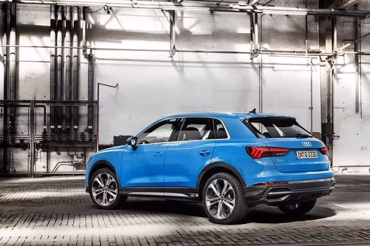 Ở thế hệ mới, Audi Q3 phiên bản 2019 được mở rộng về kích thước và chiều dài trục cơ sở giúp tăng độ bề thế và cho không gian nội thất tốt hơn. Đi cùng với nó là ngoại hình theo xu hướng thiết kế hiện đại của Audi, nhiều công nghệ và vô số tùy chọn cho khách hàng.