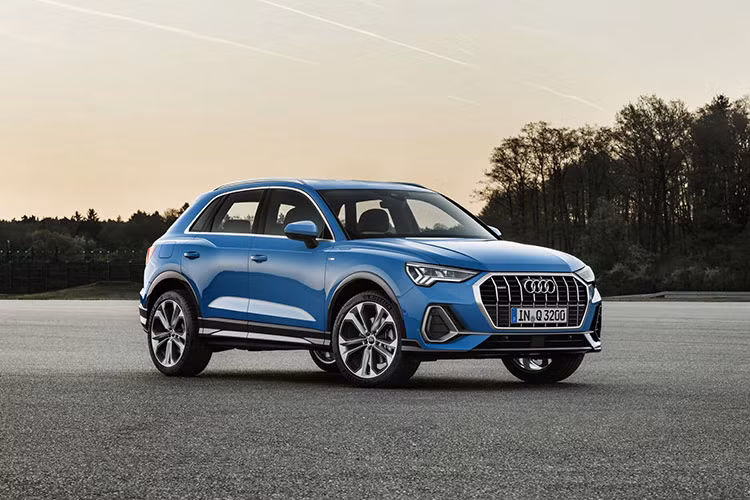 Mẫu SUV cỡ nhỏ Audi Q3 2019 mới từng ra mắt tại triển lãm Paris Motor Show 2018 vào năm ngoái, mới đây đã được công bố mức giá chính thức tại thị trường Canada. Ở thế hệ mới, Audi Q3 2019 gây thu hút khi sở hữu kiểu dáng mới, động cơ mạnh hơn hẳn.