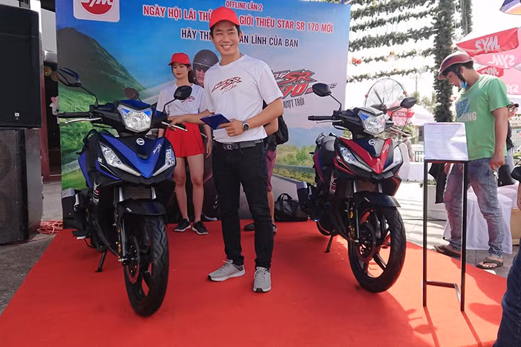 Tại Việt Nam, giá xe SYM StarSR 170 bán ra từ 49,9 triệu đồng, cao hơn so với với Yamaha Exciter 150 và Honda Winner 150. Mặc dù được trang bị hệ thống phanh chống bó cứng ABS, tuy nhiên xét về thương hiệu cũng như thiết kế thì có vẻ nó vẫn khiến người tiêu dùng cân nhắc khi lựa chọn sử dụng lâu dài.