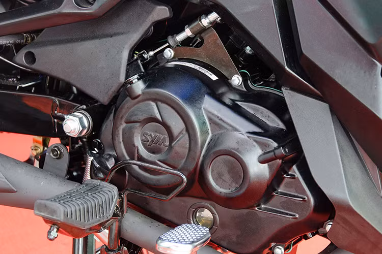 Động cơ của SYM Star SR 170 là loại 4 thì 1 xi-lanh, trục cam đơn, dung tích 174,5cc. Động cơ làm mát bằng dung dịch và có công nghệ phun xăng điện tử EFI. Kết hợp với hộp số 6 cấp, công suất tối đa đạt 15 mã lực (11,2 kW) tại 8.500 vòng/phút và mô-men xoắn cực đại 13,6 Nm ở 7.500 vòng/phút.