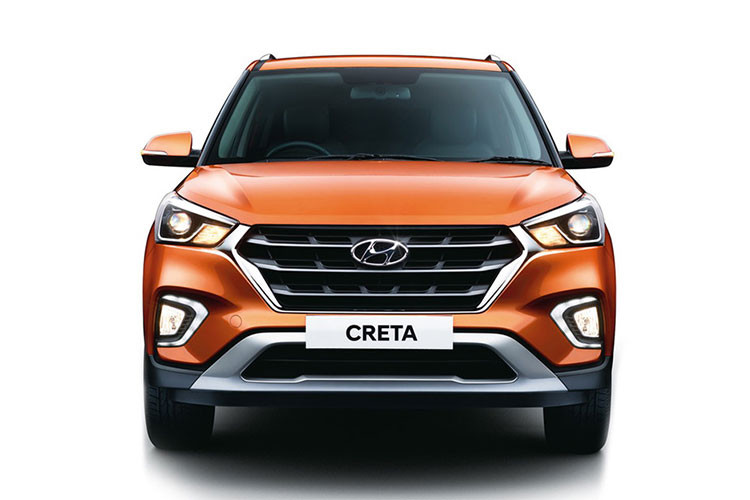 Về thiết kế, hãng xe Hàn Quốc đã bổ sung đầu xe mới cho Hyundai Creta 2018 với lưới tản nhiệt mang phong cách Cascading Grille đặc trưng. Hai bên lưới tản nhiệt là đèn pha nâng cấp thiết kế, đèn sương mù trước mới và cản va cải tiến, tích hợp tấm ốp bảo vệ gầm màu bạc.