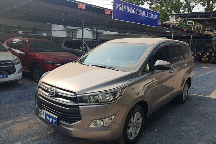 Hang loat ngan hang thanh ly oto gia re, van 