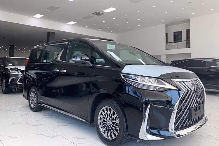 Được biết, xứ sở chùa vàng - Thái Lan là điểm đến đầu tiên thuộc khu vực Đông Nam Á đón nhận Lexus LM300h, tại thị trường Việt nam xe vẫn chưa được phân phối chính hãng. Mức giá xe Lexus LM 300h mới tại Việt Nam theo một số nguồn tin lên tới hơn 10 tỷ đồng tại các showroom tư nhân, đây slà mẫu MPV có giá bán cao nhất tại thị trường Việt.