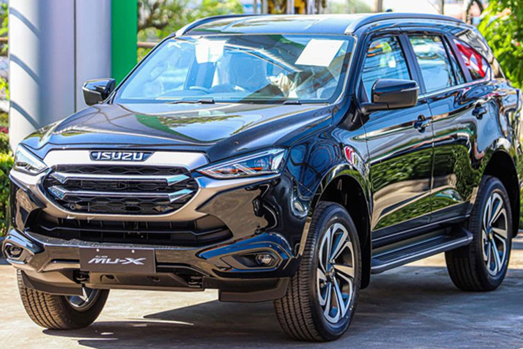 So với các tháng trước đó, tháng 12/2021 Isuzu mu-X có doanh số khả quan hơn là 23 xe được bán ra. Cộng dồn năm 2021, Isuzu mu-X bán được 155 xe. Với 4 phiên bản được phân phối ở Việt Nam, Isuzu mu-X hiện có mức giá dao động từ 779 triệu đến 1,12 tỷ đồng.