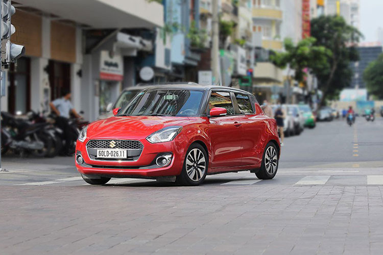 Dù đã nâng cấp phiên bản mới, tuy nhiên doanh số của mẫu hatchback Suzuki Switf thế hệ mới cũng không khả quan tại thị trường ôtô Việt Nam khi doanh số tháng 12/2021 chỉ đạt 69 xe. Cộng dồn năm 2021, doanh số cũng chỉ có 553 xe đến tay khách hàng.
