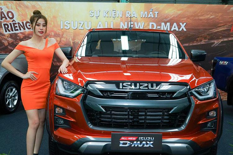 Chiếc bán tải nhà Isuzu trong tháng 12/2021 vừa qua bán được 109 xe. Cộng dồn năm 2021 bán được 291 xe, thấp nhất phân khúc bán tải ở Việt Nam. Isuzu D-Max hiện đang bán với 3 phiên bản có giá dao động từ 630-850 triệu đồng.