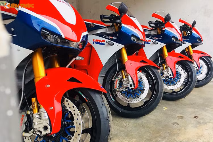 Hiện đang là một trong những chiếc môtô "khủng" nhất, đắt nhất Thế giới, siêu môtô Honda RC213V-S đã xuất hiện tại thị trường Việt Nam từ năm 2016. Về cơ bản, đây chính là phiên bản "đua đường phố" được lưu thông hợp pháp ngoài đường công cộng của chiếc xe đua RC213V đã từng giành chức vô địch Thế giới cùng tay đua Marc Marquez ở thể thức 1000 cc.