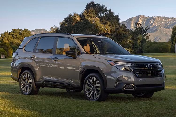 Subaru đang gấp rút hoàn thiện để ra mắt phiên bản hybrid của dòng SUV Forester tại thị trường Mỹ. Theo thông tin được hãng tiết lộ trên trang web chính thức, mẫu xe Subaru Forester hybrid 2025 mới này sẽ có mặt trên thị trường vào giữa năm 2025.