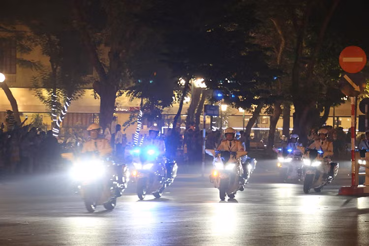 Đội môtô hộ tống là đơn vị hết sức quan trọng của Trung đoàn 375 trực thuộc Bộ Tư lệnh Cảnh vệ (Bộ Công an). Nhiệm vụ của các chiến sĩ lái môtô hộ tống là bảo vệ an toàn tuyệt đối cho các yếu nhân của các nước trong các chuyến công du đến Hà Nội, là những lá chắn đáng tin cậy phòng khi có những tình huống bất trắc xảy ra.