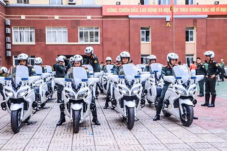 Thông tin từ nhà sản xuất cho biết, là một mẫu xe đặc chủng, với những thiết kế riêng dành cho các lực lượng cảnh sát, nên thông số cụ thể về sức mạnh và các trang thiết bị của Yamaha FJR1300 P có thể khác xa và đặc biệt hơn nhiều so với các phiên bản thương mại hiện nay. 