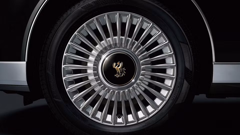 Riêng động cơ V8 của xe cho công suất 375 mã lực (280 kW) ở vòng tua máy 6.200 vòng/phút và mô-men xoắn cực đại 510 Nm tại 4.000 vòng/phút, trong khi môtơ điện sản sinh công suất 221 mã lực (165 kW) và mô-men xoắn 300 Nm.