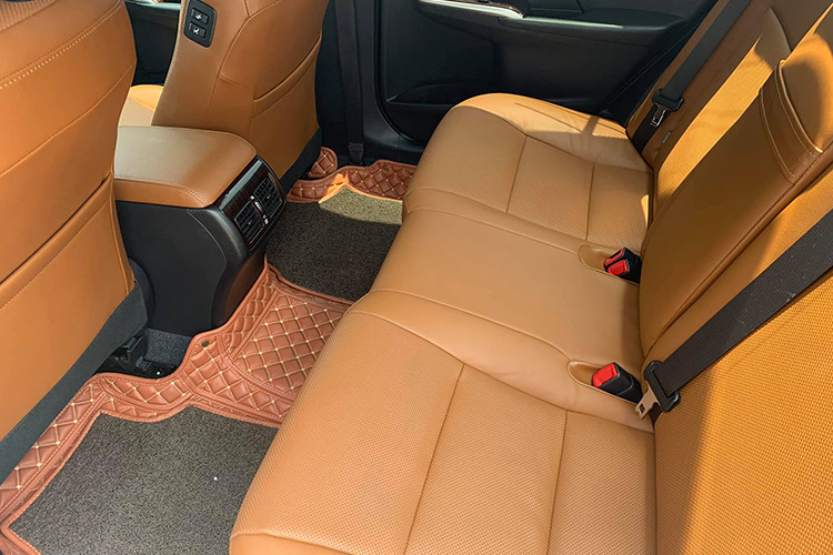 Về tính năng an toàn, tất cả các phiên bản của Toyota Camry 2018 đều được trang bị 7 túi khí (2 túi khí trước, 2 túi khí hông bên phía trước, túi khí đầu gối người lái và 2 túi khí rèm) giúp giảm thiểu tối đa chấn thương cho người lái và hành khách trong trường hợp xảy ra va chạm.