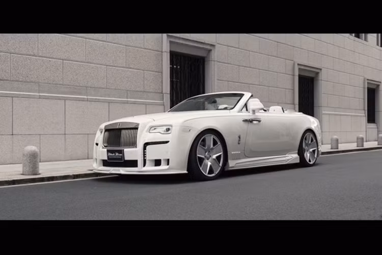 Wald không thực hiện những nâng cấp về động cơ, vận hành. Chiếc xe Rolls-Royce Dawn tiêu chuẩn sử dụng động cơ V12 6.6L Twin-Turbo công suất 563 mã lực tại 5.250v/ph và mô-men xoắn cực đại 780Nm tại 1.500v/ph, hộp số tự động 8 cấp của ZF. Với tự trọng 2.560kg, Dawn mất 4,9 giây để tăng tốc 0-100km/h, tốc độ tối đa 250km/h.