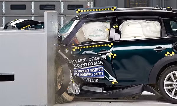 BMW bi phat 40 trieu USD vi cham trieu hoi MINI Cooper-Hinh-2