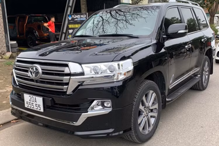 Xe được phát triển dựa trên khung gầm TNGA-F mới. Điều này khiến thiết kế ngoại thất của mẫu SUV cỡ lớn này cũng có nhiều thay đổi, vuông vức và cơ bắp hơn. Nội thất bên trong cũng sẽ có nhiều thay đổi, trong đó nổi bật nhất là màn hình giải trí 12,3 inch đặt nổi có kết nối Apple CarPlay/Android Auto... đi kèm nhiều công nghệ cải tiến.