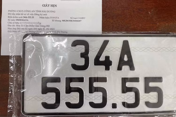 Theo quan niệm phương Đông, số 5 là số "Vua", là số trung tâm trong hệ số đếm. Nó là số đại diện cho những người quyền quý, sự thăng tiến và sinh sôi, tượng trưng cho danh dự, uy quyền, quyền lực,... Mặc dù không được đẹp như ngũ quý 6, ngũ quý 8 hay ngũ quý 9, nhưng biển ngũ quý 5 vẫn là niềm ao ước của nhiều người.