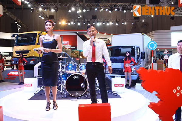 Đến với triển lãm ôtô Việt Nam (VMS) năm nay, Fuso Việt Nam đã mang đến dàn xe với những sản phẩm mới thuộc phân khúc xe tải hạng nặng là FJ 24 tấn và FZ 49 tấn.