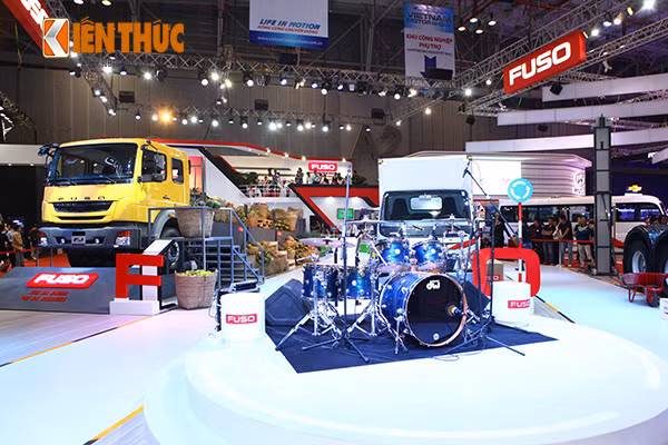 Với tiêu chỉ hoạt động:”All for you”, Fuso đến với triển lãm VMS 2015 lần này với hình ảnh gần gũi nhất với người Việt, theo đúng ý nghĩa cũng như tiêu chí trên những chiếc xe của họ.