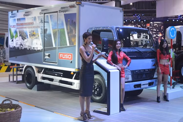 Ngoài hai mẫu xe tải hạng nặng thì dòng xe tải hạng nhẹ Canter 4,7 tấn vẫn là sản phẩm chủ lực được quảng bá của Fuso.