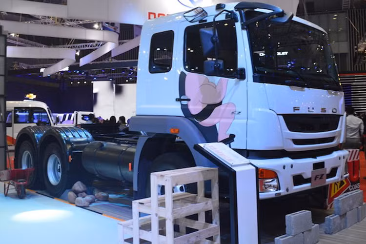 Cũng như xe tải nặng Fighter FJ, tractor FZ được trang bị thanh cân bằng tăng tính ổn định của xe, bộ khóa vi sai giảm thiểu tối đa sự xoay và trượt khi xe đi trong bùn lầy cùng với nhiều tính năng an toàn, hiện đại...