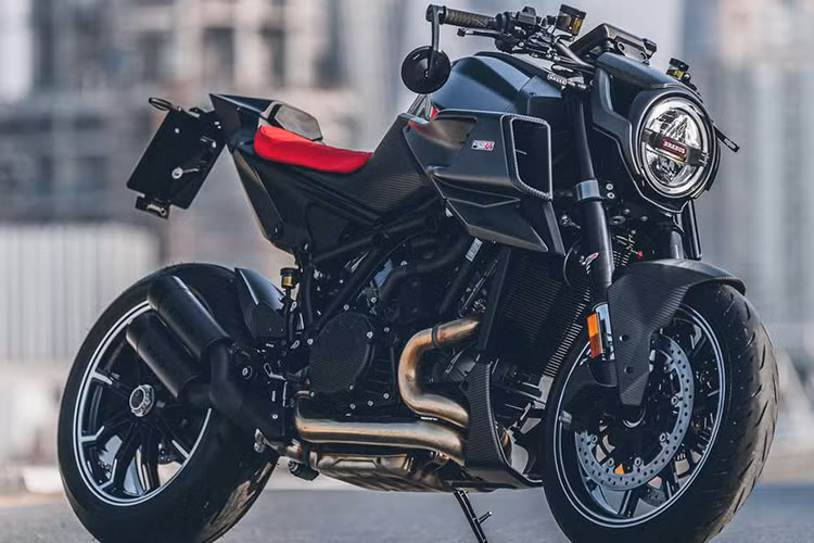 Theo đó, KTM Việt Nam hiện đang tiến hành nhận đặt cọc cho Brabus 1300 R hàng hiếm và hẹn giao xe trong quý IV/2022, giá xe Brabus 1300 R trong nước dự kiến sẽ rơi vào khoảng hơn 2 tỷ đồng.