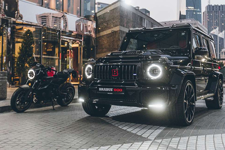 Mới đây, siêu môtô độ Brabus 1300 R đã chính thức mở bán và ngay lập tức "cháy hàng" chỉ ít phút sau đó. Trong tổng cộng 154 chiếc Brabus 1300 R được xuất xưởng và bán ra trên toàn thế giới, sẽ có 2 chiếc đến với tay khách hàng Việt.