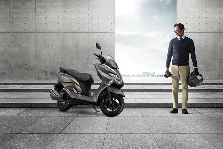 Dù chỉ là một mẫu xe ga Suzuki giá rẻ, nhưng Burgman Street 125 lại sở hữu thiết kế khá sang trọng và thời trang, tương tự như các mẫu xe châu Âu. Theo đại diện nhà phân phối Suzuki tại Ấn Độ cho biết, mẫu xe ga cỡ lớn Burgman Street 2018 này đã được thu gọn hơn so với trước đây, nhưng vẫn mang đậm phong cách của phiên bản từng ra mắt tại châu Âu.